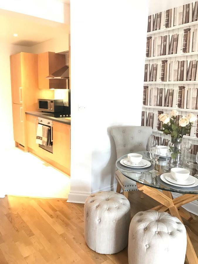 Luxury 2 Bed Apartment Witney Esterno foto