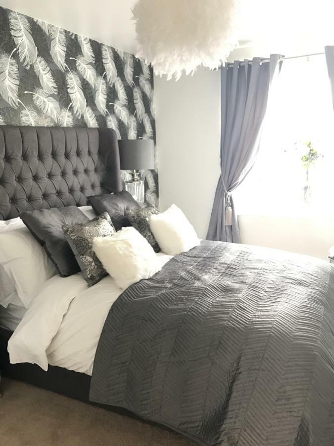 Luxury 2 Bed Apartment Witney Esterno foto