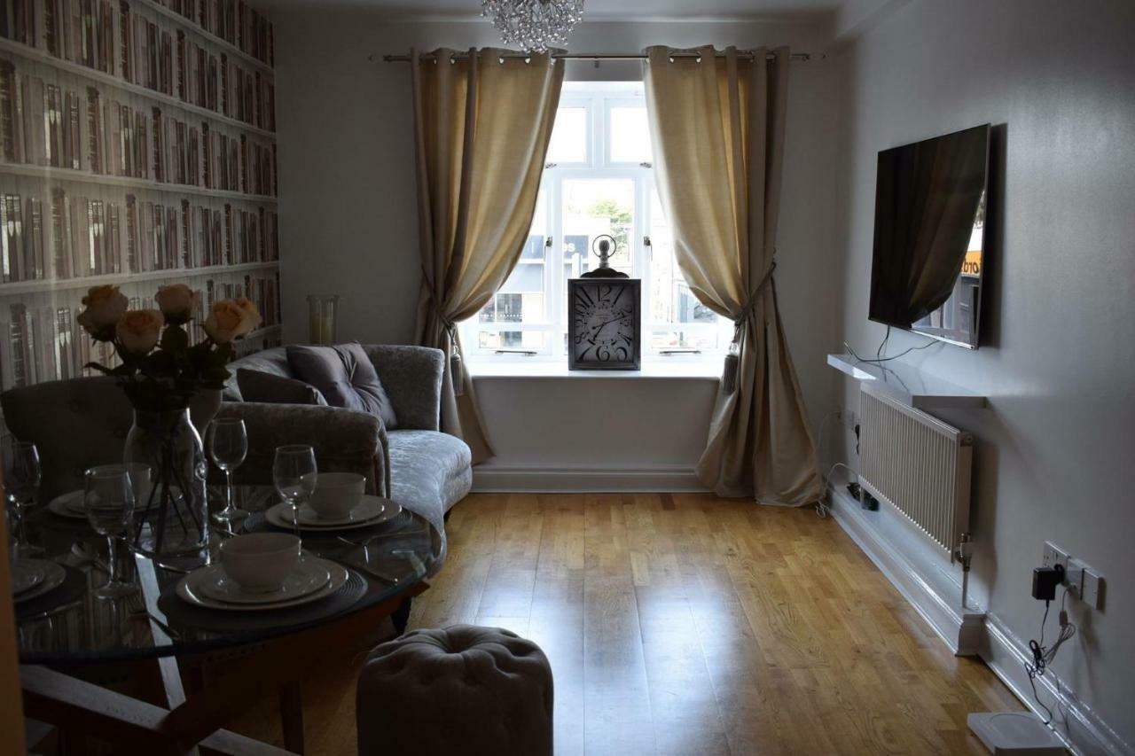 Luxury 2 Bed Apartment Witney Esterno foto