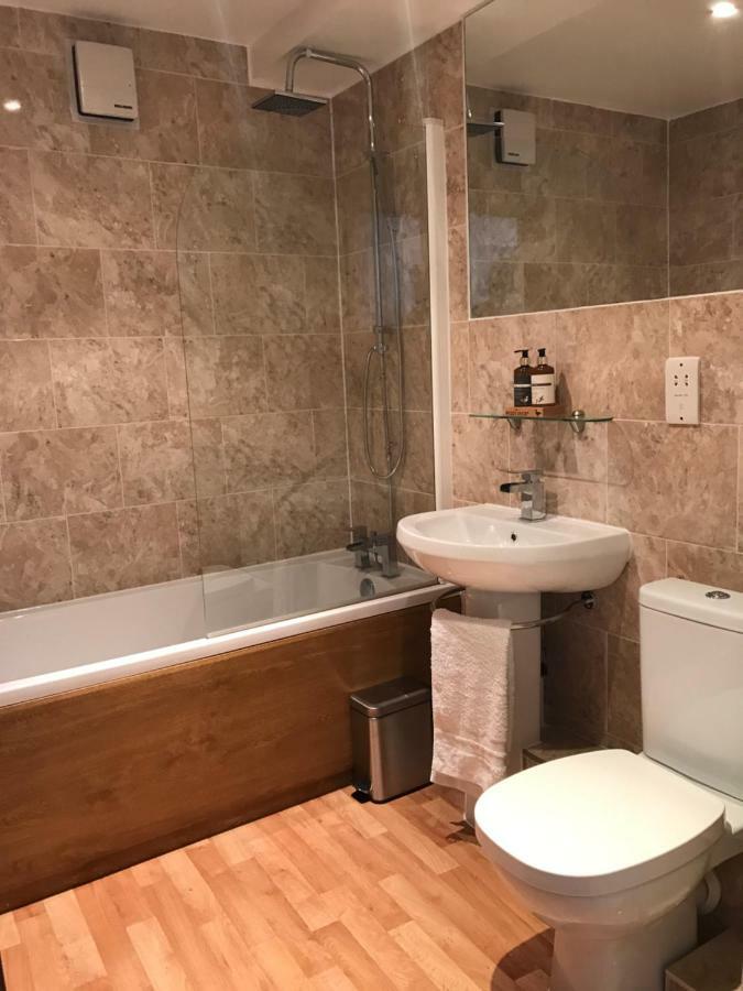 Luxury 2 Bed Apartment Witney Esterno foto