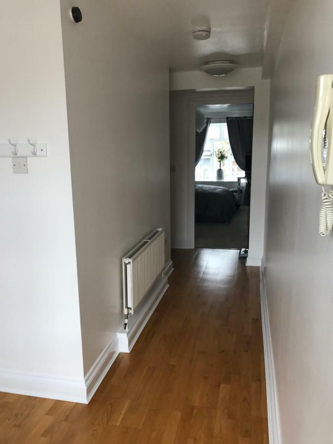 Luxury 2 Bed Apartment Witney Esterno foto