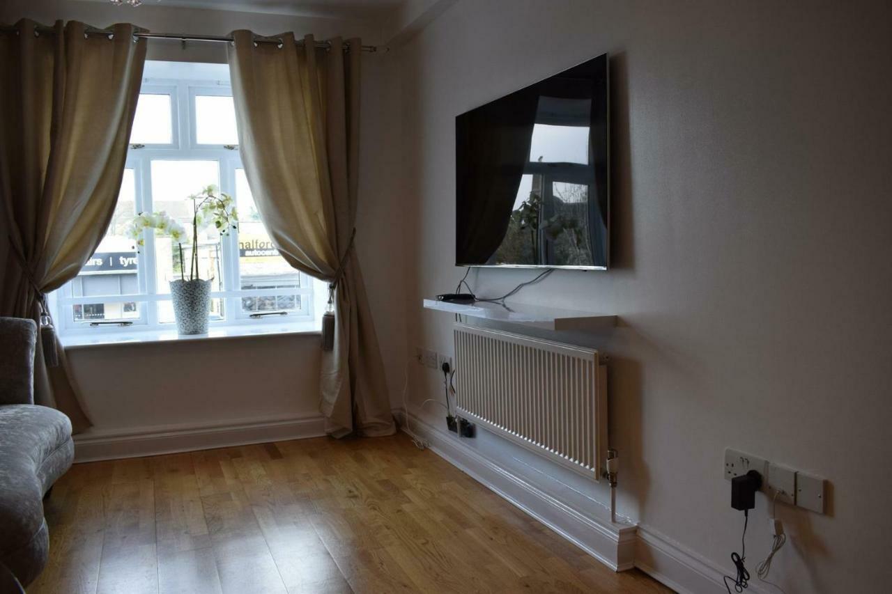 Luxury 2 Bed Apartment Witney Esterno foto